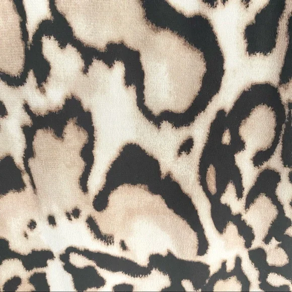 Diane Von Furstenberg 100% Silk Animal Print Short Sleeve Blouse - Picture 6 of 12